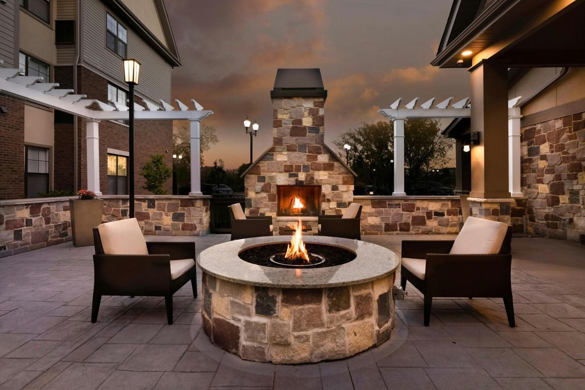 Residence Inn By Marriott Milwaukee Брукфилд Экстерьер фото